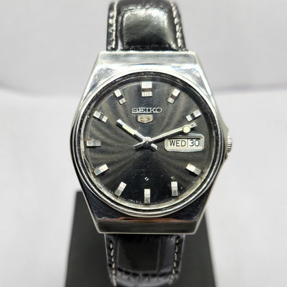 Vintage 1983 Original Seiko 5 Automatic 6309-5840 Black Face 17 Jewels Day-Date Japanese Men's Wrist Watch OG319