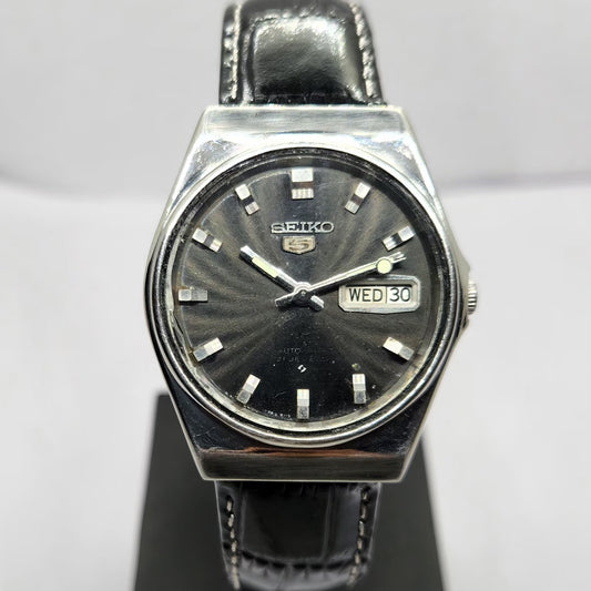 Vintage 1983 Original Seiko 5 Automatic 6309-5840 Black Face 17 Jewels Day-Date Japanese Men's Wrist Watch OG319
