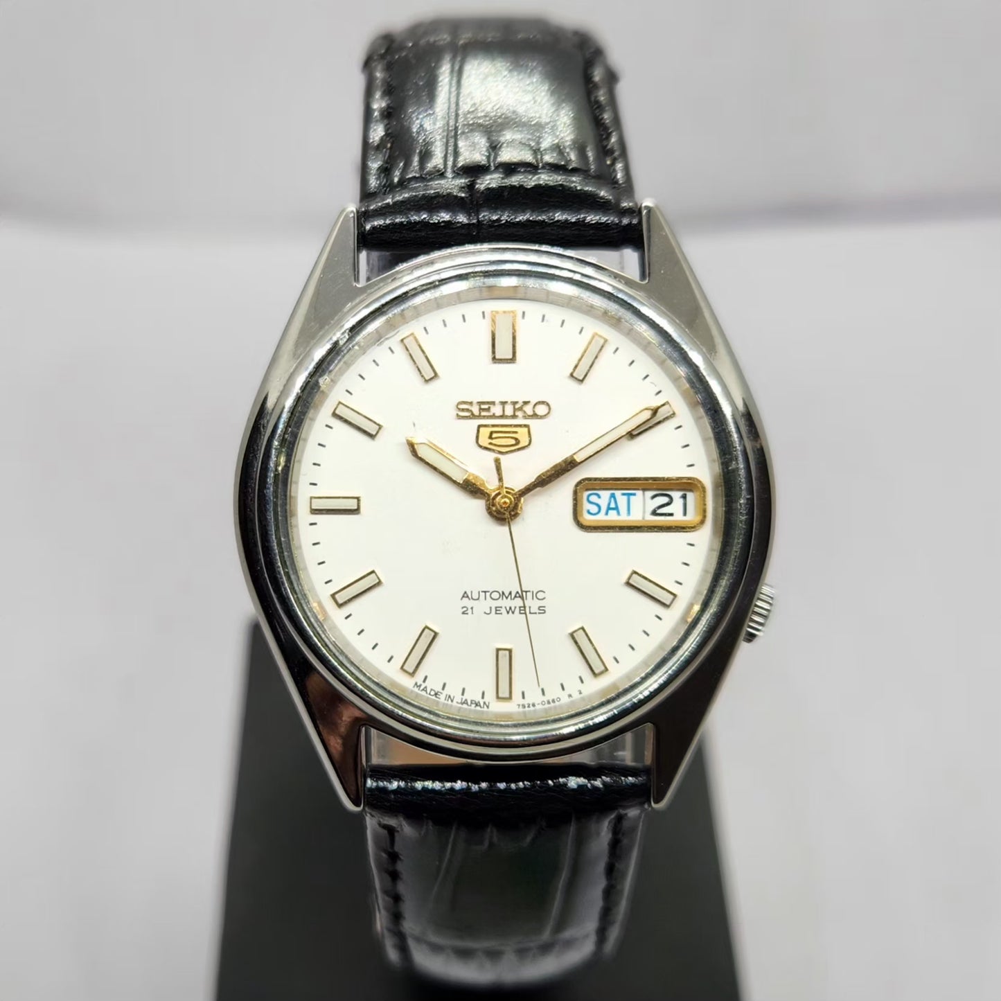 Vintage 1980 Original Seiko 5 Automatic 7S26-0560 White Face 21 Jewels Day-Date Japanese Men's Wrist Watch OG321