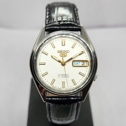 Vintage 1980 Original Seiko 5 Automatic 7S26-0560 White Face 21 Jewels Day-Date Japanese Men's Wrist Watch OG321