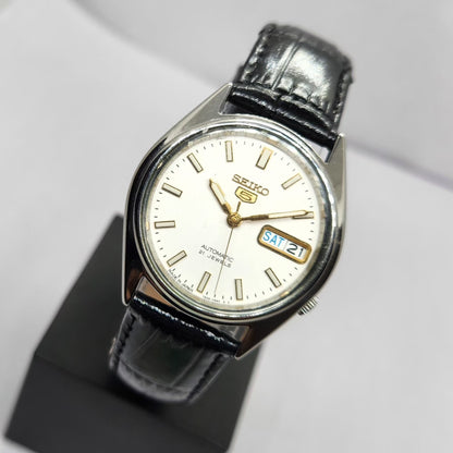 Vintage 1980 Original Seiko 5 Automatic 7S26-0560 White Face 21 Jewels Day-Date Japanese Men's Wrist Watch OG321