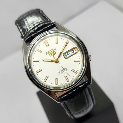 Vintage 1980 Original Seiko 5 Automatic 7S26-0560 White Face 21 Jewels Day-Date Japanese Men's Wrist Watch OG321