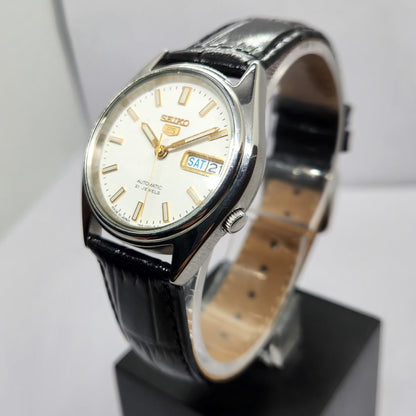 Vintage 1980 Original Seiko 5 Automatic 7S26-0560 White Face 21 Jewels Day-Date Japanese Men's Wrist Watch OG321