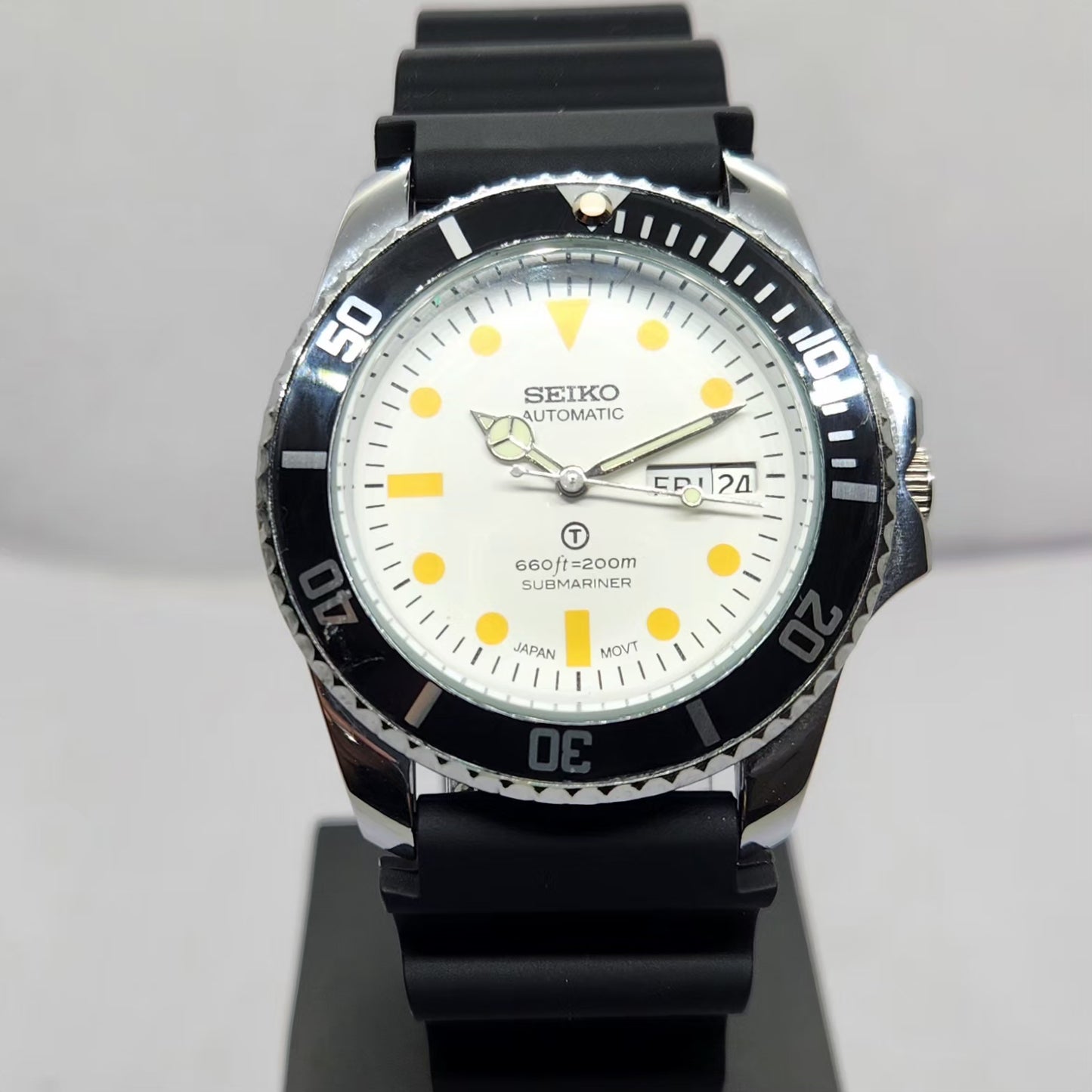 Vintage MOD Seiko Sports Automatic Cal. 6309 17 Jewels White Face Black Silicone Strap Rotating Bezel Men's Wrist Watch P1