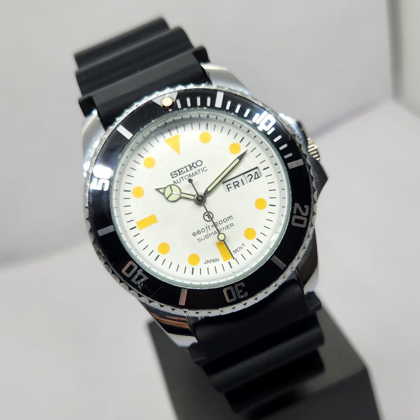 Vintage MOD Seiko Sports Automatic Cal. 6309 17 Jewels White Face Black Silicone Strap Rotating Bezel Men's Wrist Watch P1
