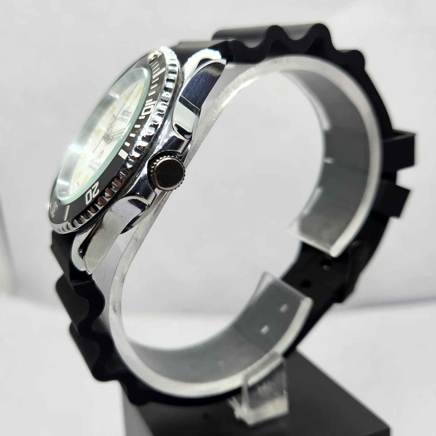 Vintage MOD Seiko Sports Automatic Cal. 6309 17 Jewels White Face Black Silicone Strap Rotating Bezel Men's Wrist Watch P1