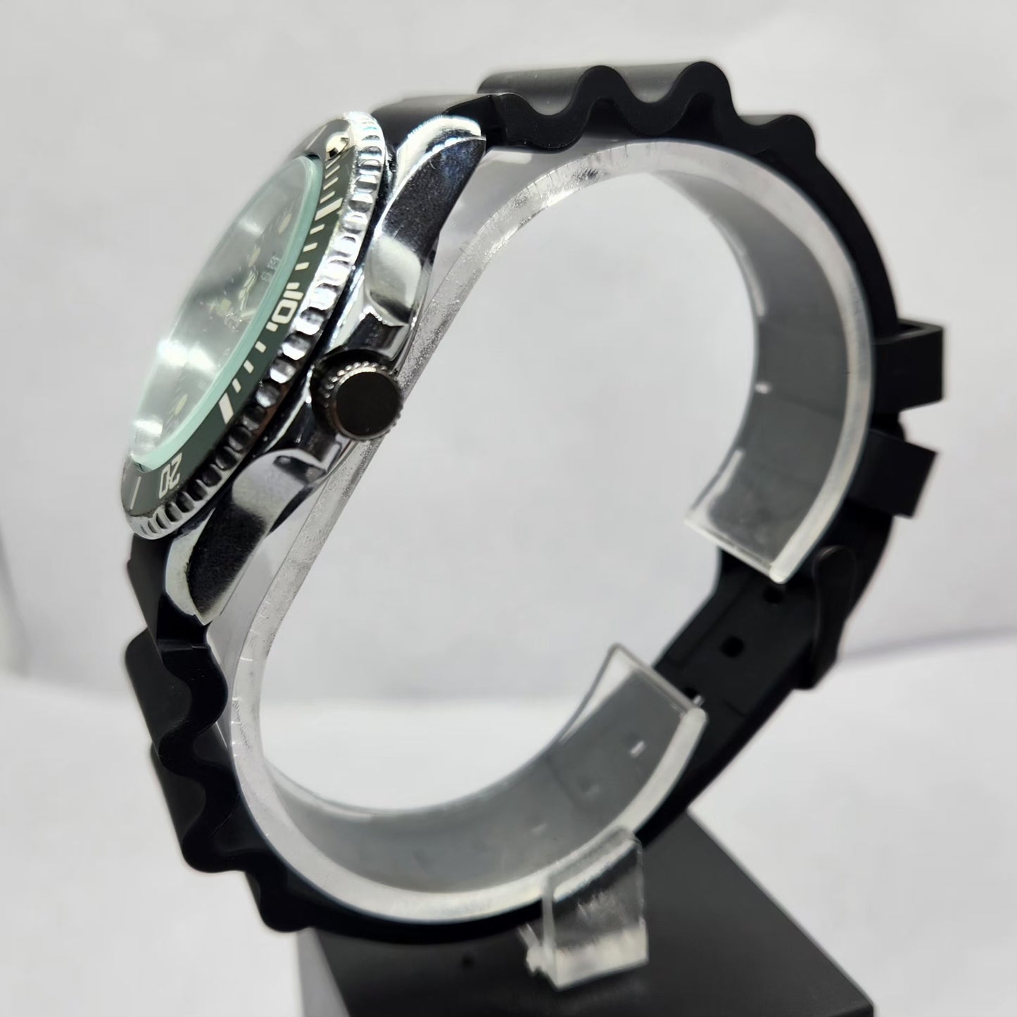 Vintage MOD Seiko Sports Automatic Cal. 6309 17 Jewels Green Face Black Silicone Strap Rotating Bezel Men's Wrist Watch P2