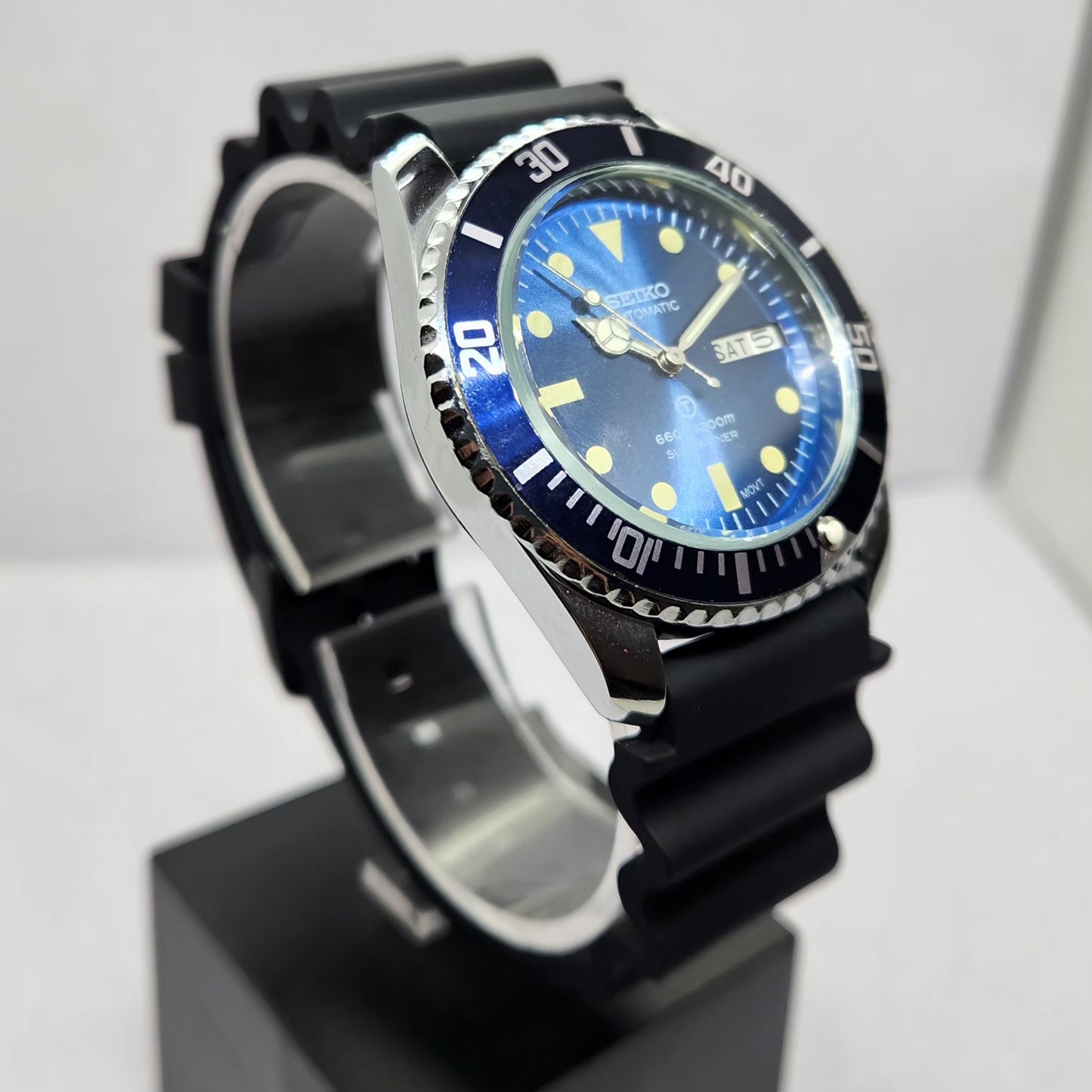 Vintage MOD Seiko Sports Automatic Cal. 6309 17 Jewels Blue Face Black Silicone Strap Rotating Bezel Men's Wrist Watch P3