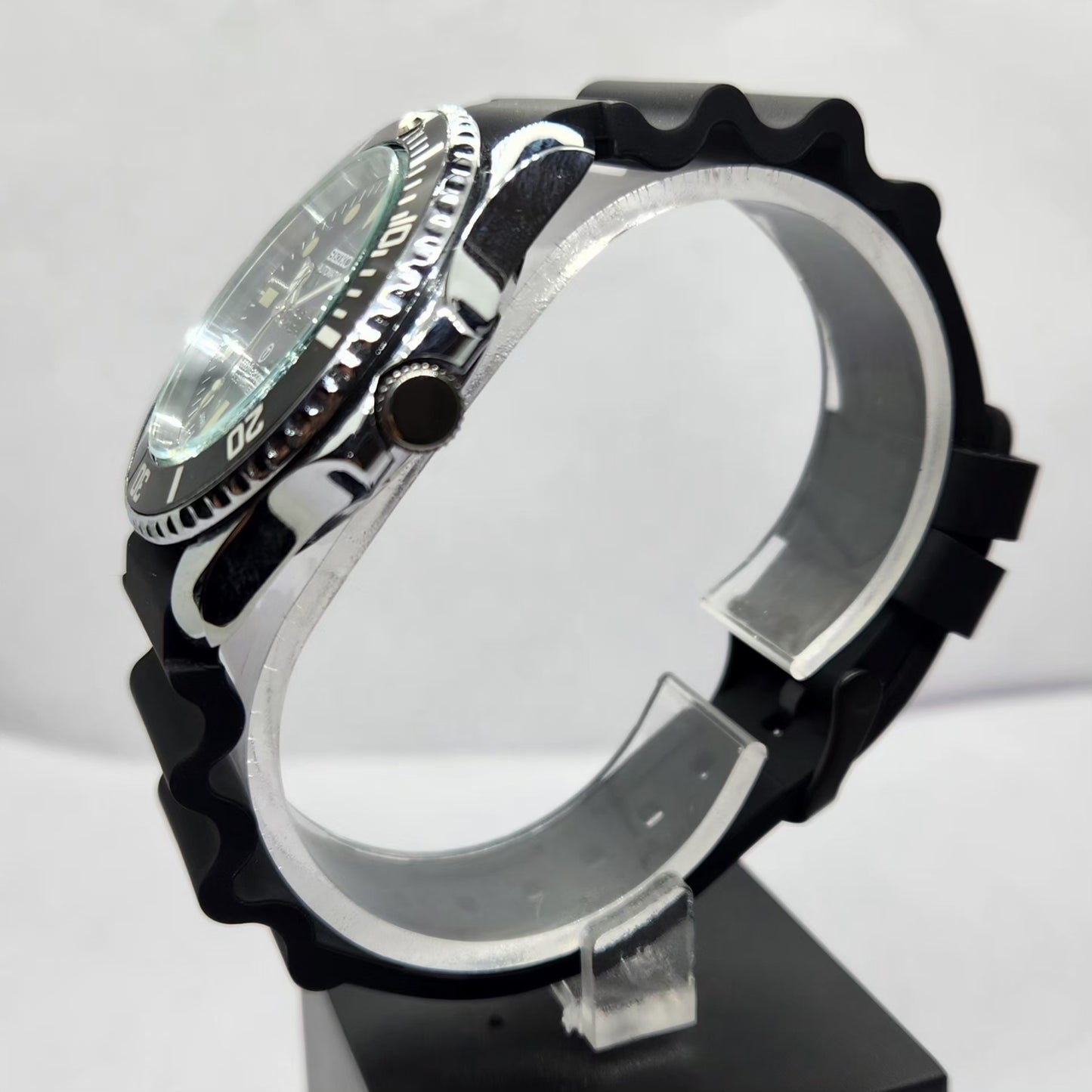 Vintage MOD Seiko Sports Automatic Cal. 6309 17 Jewels Black Face Black Silicone Strap Rotating Bezel Men's Wrist Watch P4