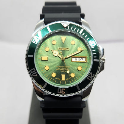 Vintage MOD Seiko Sports Automatic Cal. 6309 17 Jewels Green Face Black Silicone Strap Rotating Bezel Men's Wrist Watch P5