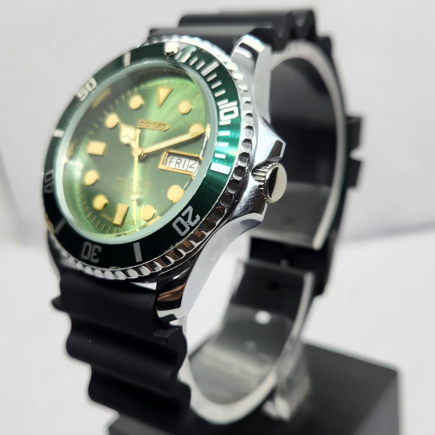 Vintage MOD Seiko Sports Automatic Cal. 6309 17 Jewels Green Face Black Silicone Strap Rotating Bezel Men's Wrist Watch P5
