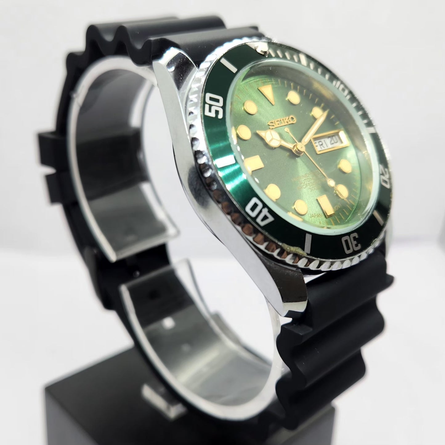 Vintage MOD Seiko Sports Automatic Cal. 6309 17 Jewels Green Face Black Silicone Strap Rotating Bezel Men's Wrist Watch P5