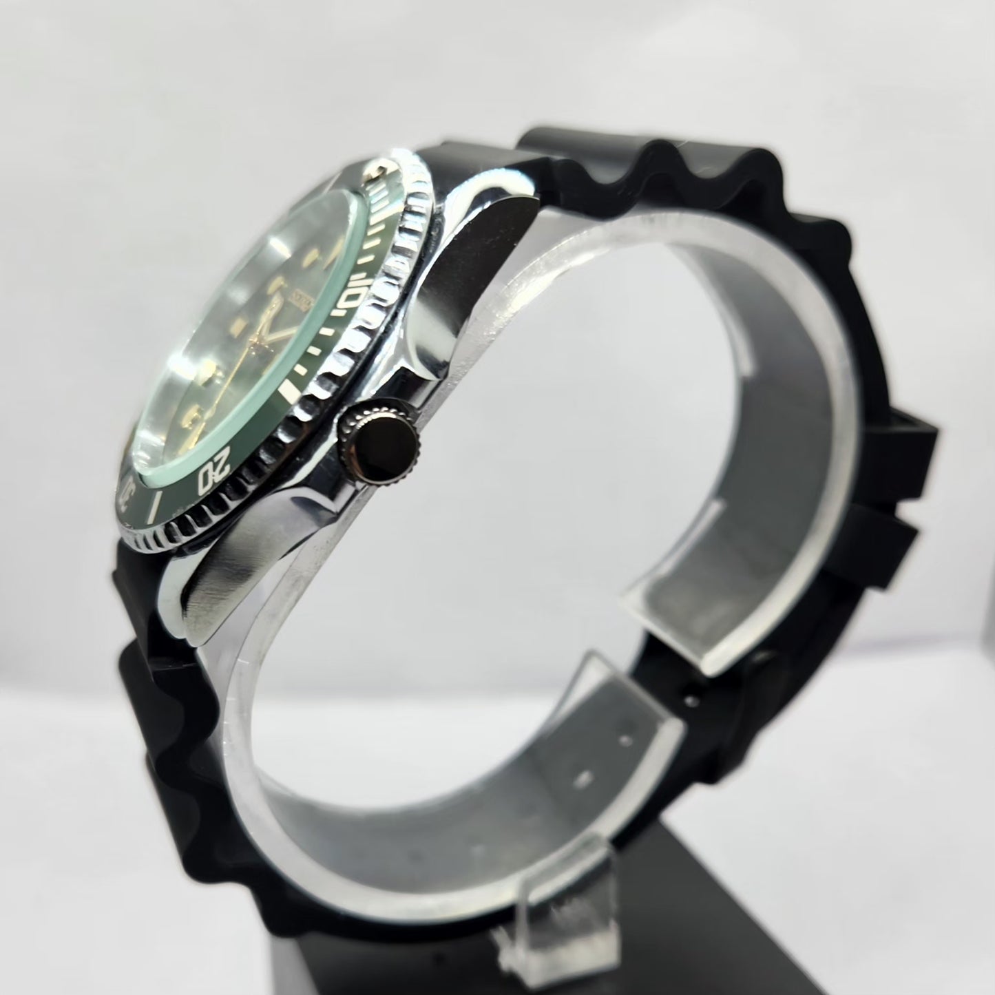 Vintage MOD Seiko Sports Automatic Cal. 6309 17 Jewels Green Face Black Silicone Strap Rotating Bezel Men's Wrist Watch P5