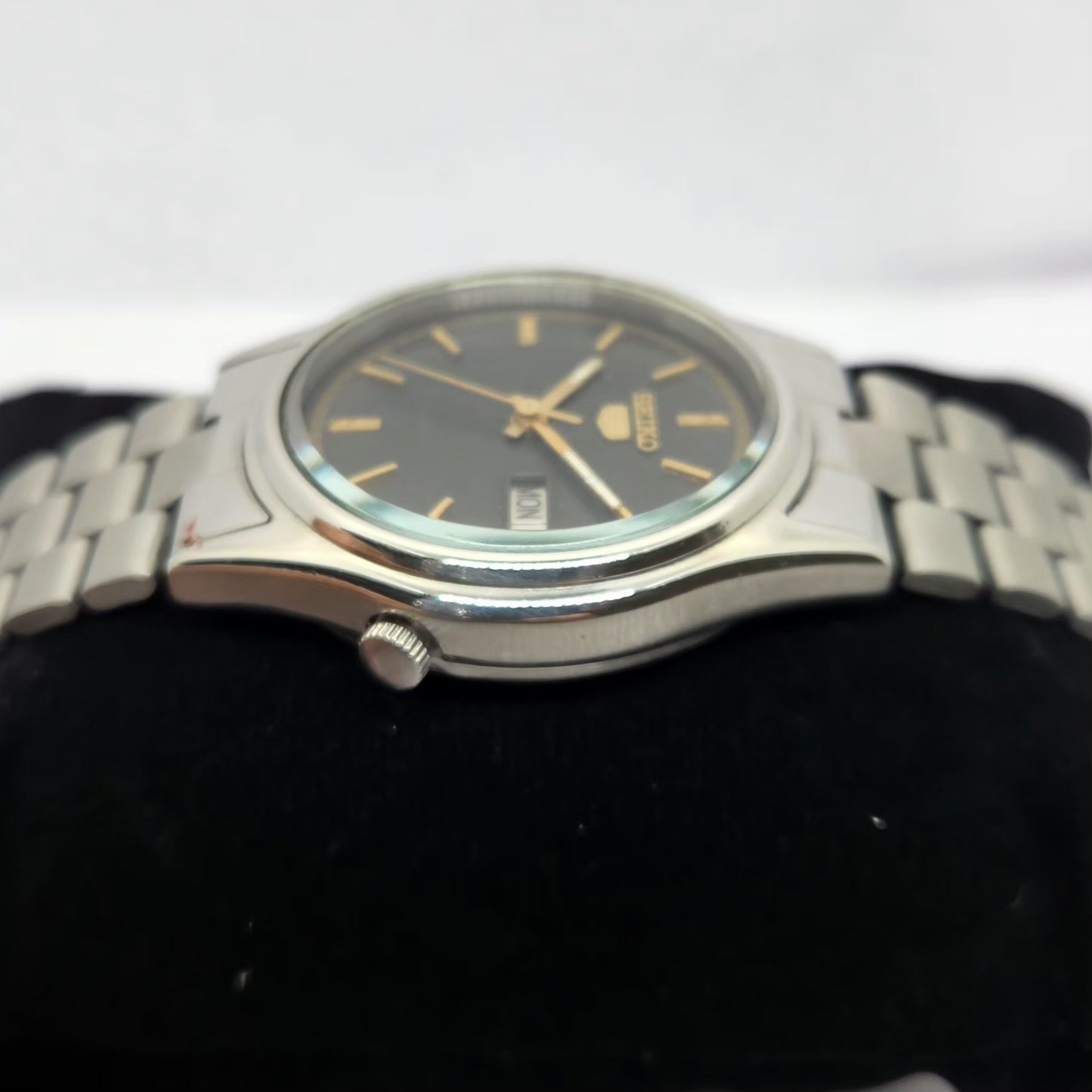 Vintage 1982 Original Seiko 5 Automatic 7009-3041 Black Face 17 Jewels Day-Date Japanese Men's Wrist Watch OG326