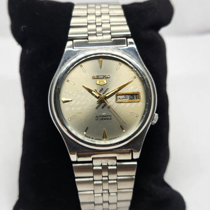 Vintage 1985 Original Seiko 5 Automatic 7009-3170 Silver Face 17 Jewels Day-Date Japanese Men's Wrist Watch OG329
