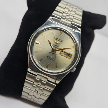 Vintage 1985 Original Seiko 5 Automatic 7009-3170 Silver Face 17 Jewels Day-Date Japanese Men's Wrist Watch OG329