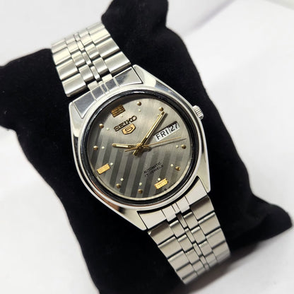 Vintage 1977 Original Seiko 5 Automatic 6309-6240 Silver Face 17 Jewels Day-Date Japanese Men's Wrist Watch OG331