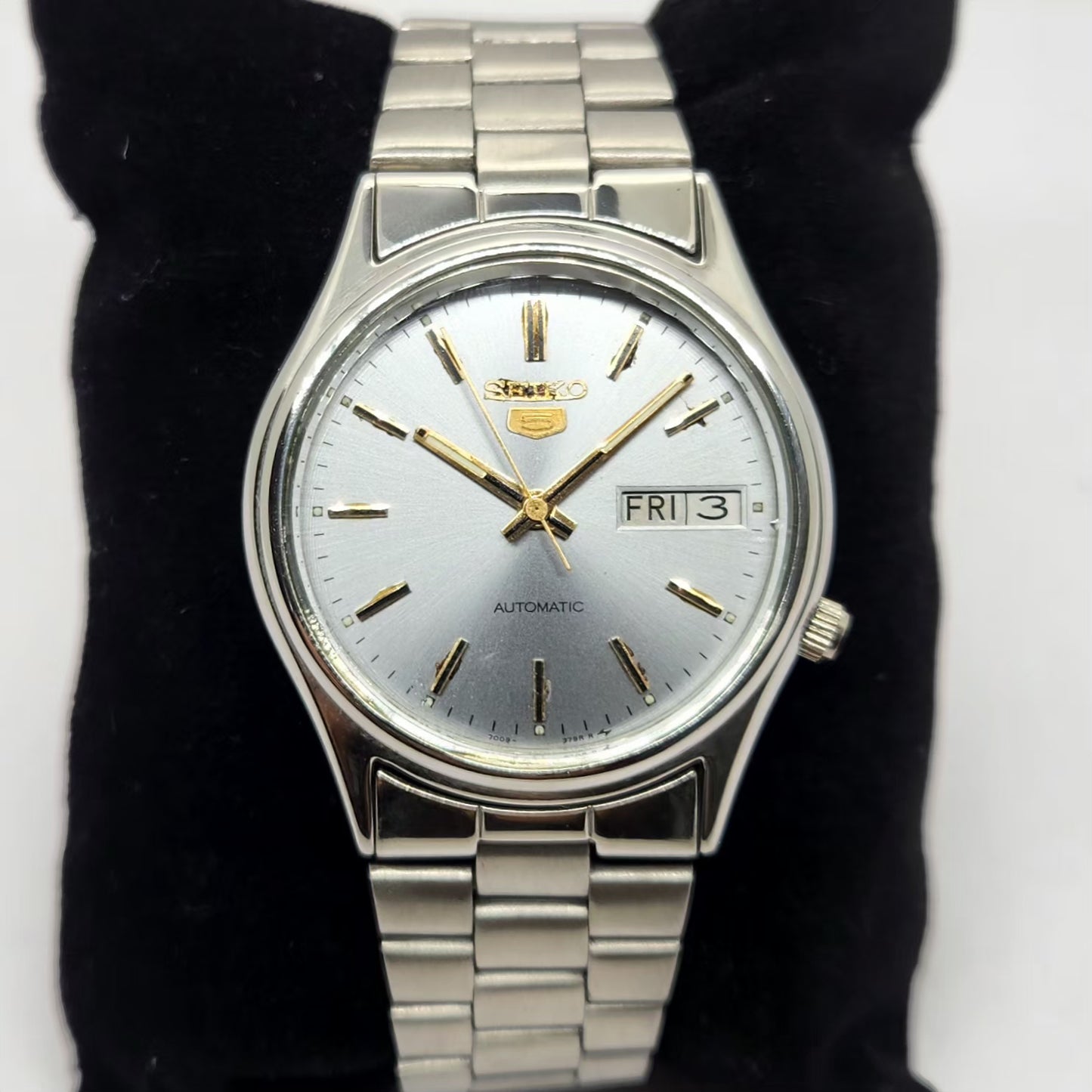 Vintage 1976 Original Seiko 5 Automatic 7009-3101 Ice Blue Face 17 Jewels Day-Date Japanese Men's Wrist Watch OG334