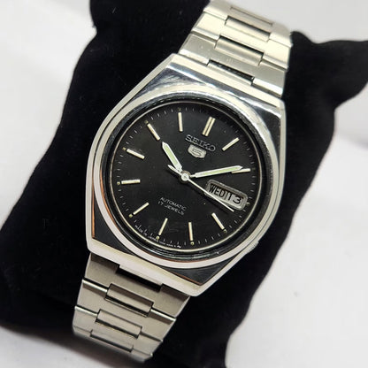 Vintage 1979 Original Seiko 5 Automatic 7009-8530 Black Face 17 Jewels Day-Date Japanese Men's Wrist Watch OG335