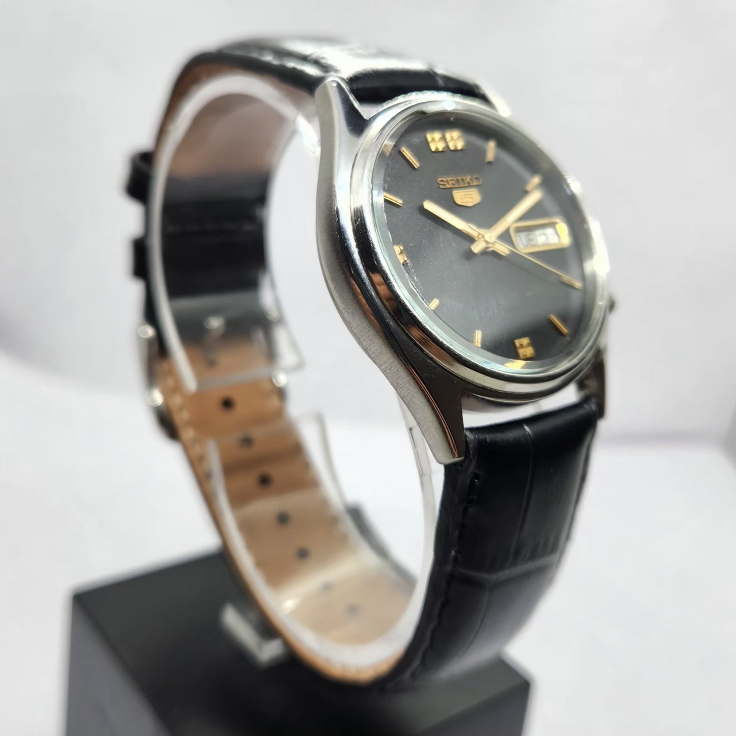 Vintage 1976 Original Seiko 5 Automatic 7009-3040 Black Face 17 Jewels Day-Date Japanese Men's Wrist Watch OG345