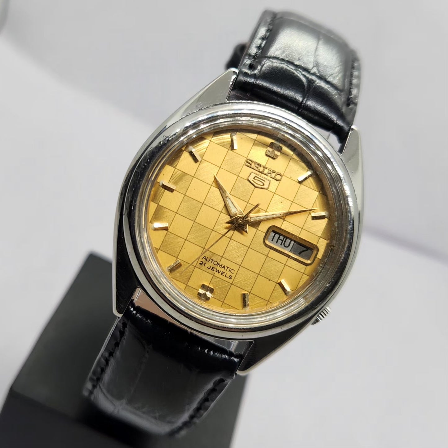 Vintage 1979 Original Seiko 5 Automatic 7009-3040 Gold Face 17 Jewels Day-Date Japanese Men's Wrist Watch OG346