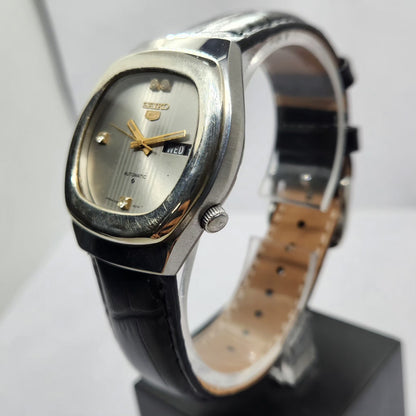 Vintage 1982 Original Seiko 5 Automatic 6309-7090 Silver Face 17 Jewels Day-Date Japanese Men's Wrist Watch OG347