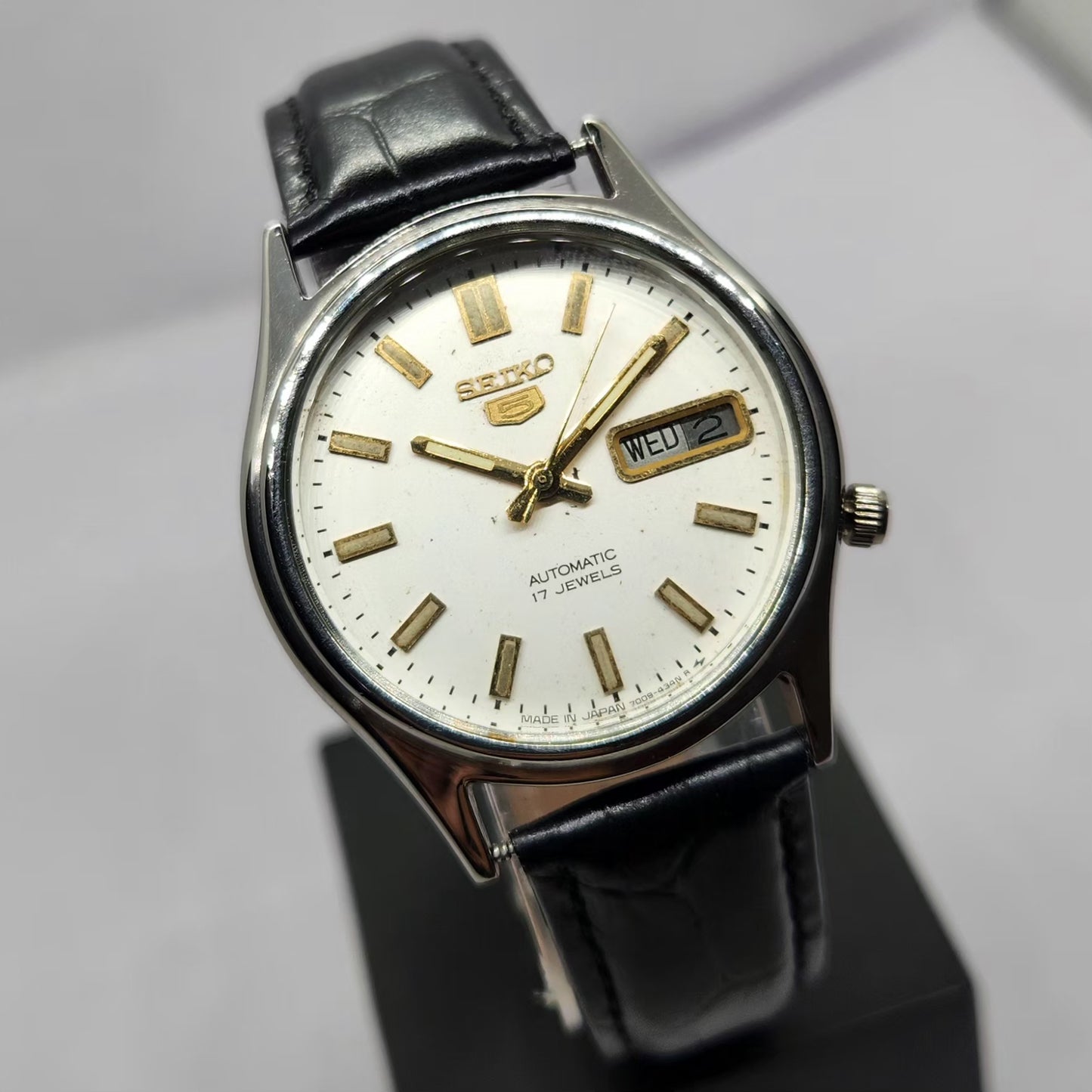 Vintage 1980 Original Seiko 5 Automatic 7009-3101 White Face 17 Jewels Day-Date Japanese Men's Wrist Watch OG350
