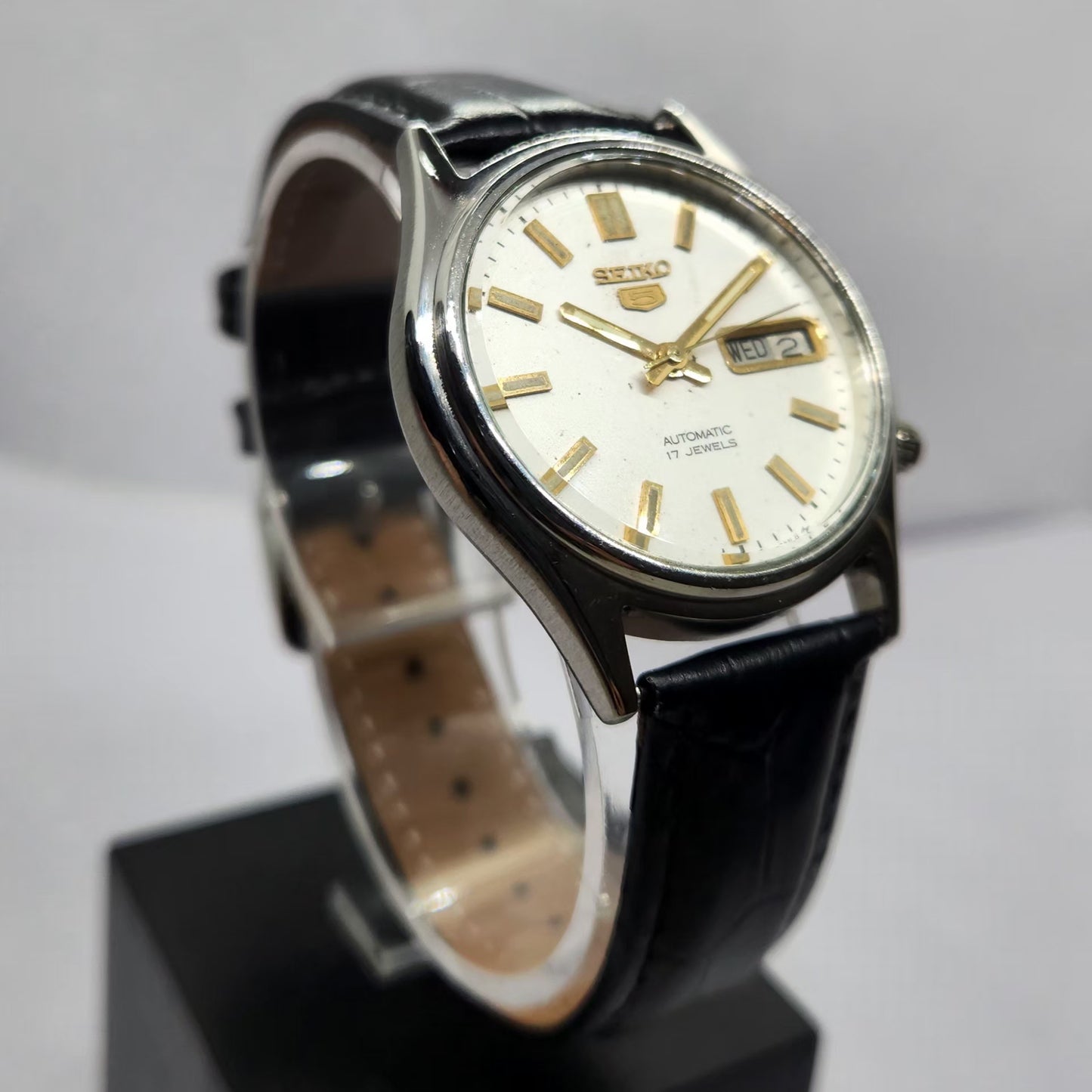 Vintage 1980 Original Seiko 5 Automatic 7009-3101 White Face 17 Jewels Day-Date Japanese Men's Wrist Watch OG350