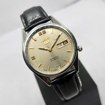 Vintage 1983 Original Seiko 5 Automatic 7009-8920 Grey Face 17 Jewels Day-Date Japanese Men's Wrist Watch OG351