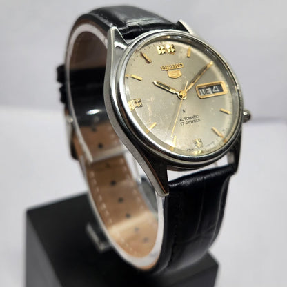 Vintage 1983 Original Seiko 5 Automatic 7009-8920 Grey Face 17 Jewels Day-Date Japanese Men's Wrist Watch OG351