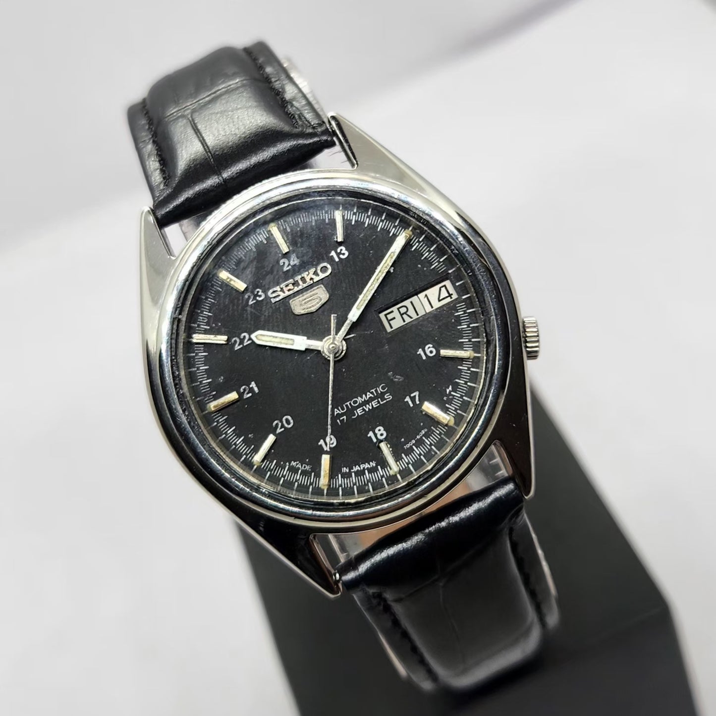 Vintage 1982 Original Seiko 5 Automatic 7009-876A Black Face 17 Jewels Day-Date Japanese Men's Wrist Watch OG353