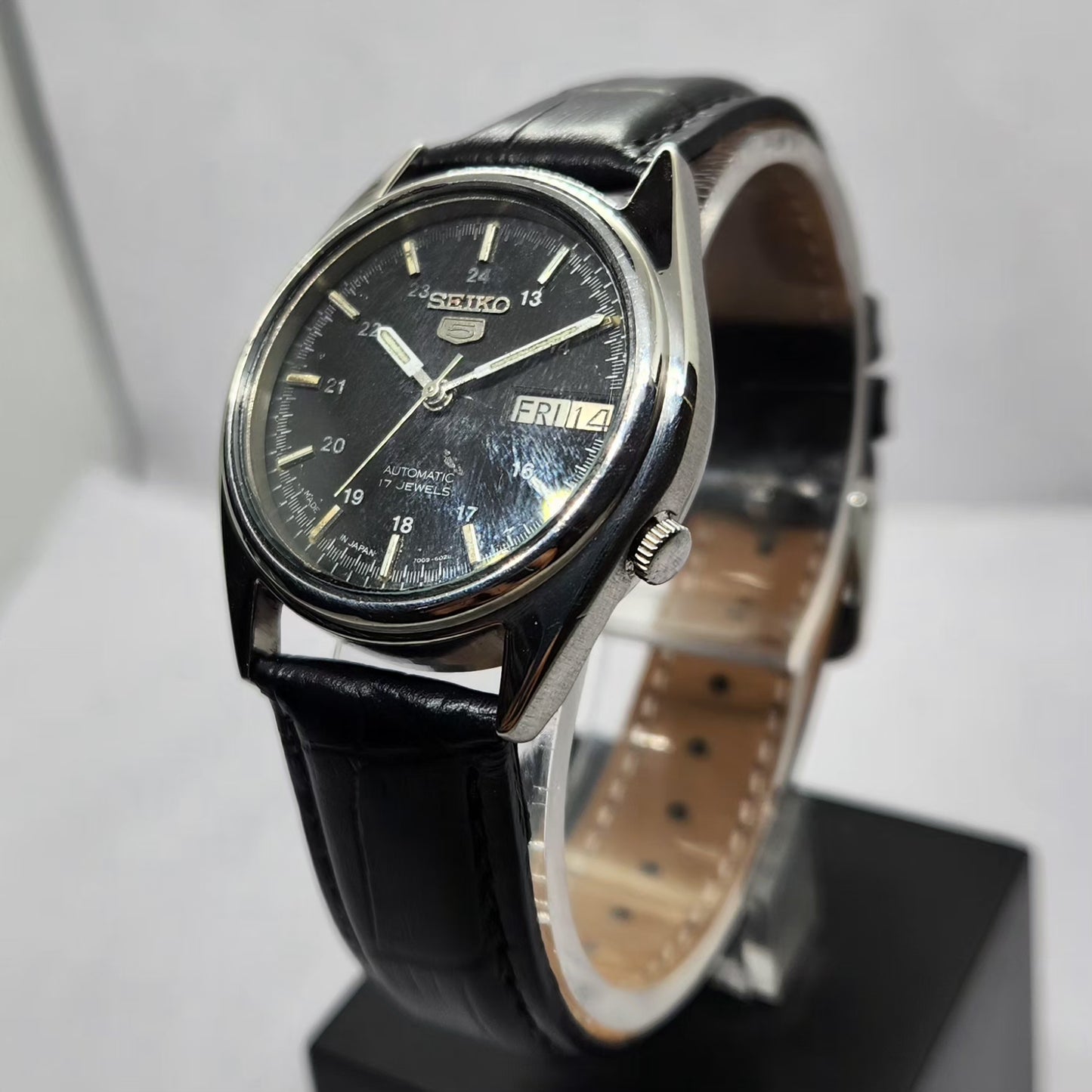 Vintage 1982 Original Seiko 5 Automatic 7009-876A Black Face 17 Jewels Day-Date Japanese Men's Wrist Watch OG353