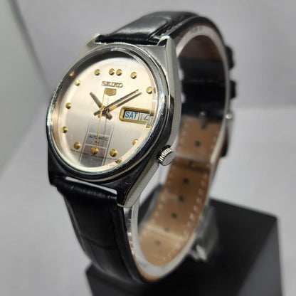 Vintage 1980 Original Seiko 5 Automatic 7009-3041 Beach Face 17 Jewels Day-Date Japanese Men's Wrist Watch OG355
