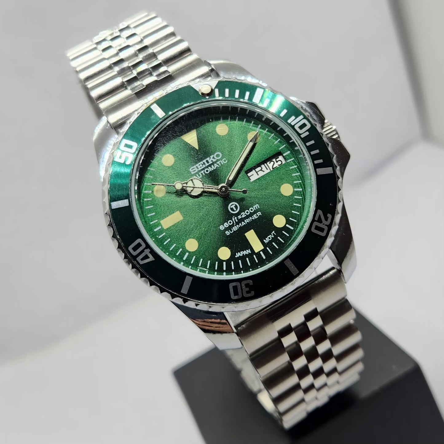 Vintage MOD Seiko Sports Automatic Cal. 6309 17 Jewels Green Face Jubilee Bracelet Rotating Bezel Men's Wrist Watch P6