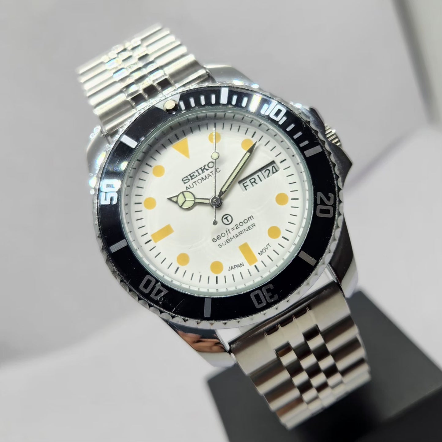 Vintage MOD Seiko Sports Automatic Cal. 6309 17 Jewels White Face Jubilee Bracelet Rotating Bezel Men's Wrist Watch P7