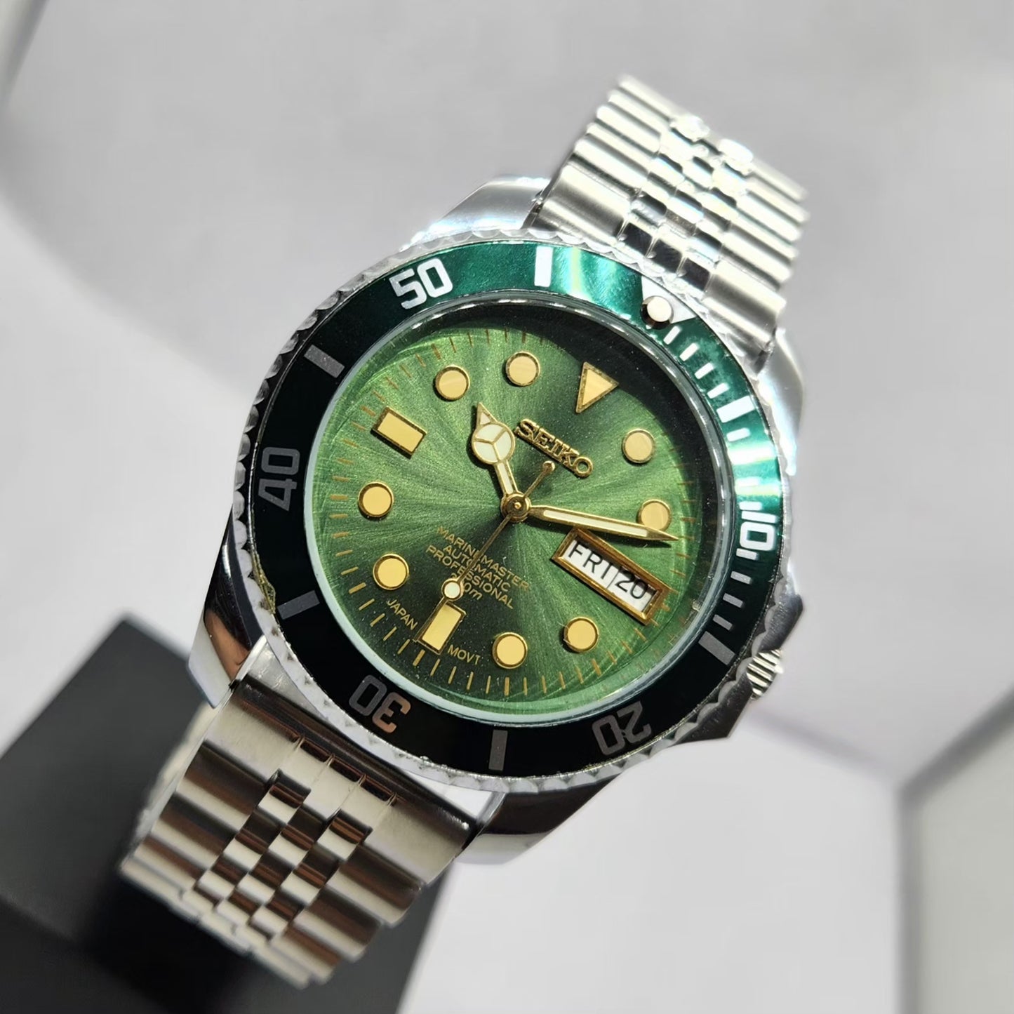 Vintage MOD Seiko Sports Automatic Cal. 6309 17 Jewels Green Face Jubilee Bracelet Rotating Bezel Men's Wrist Watch P10
