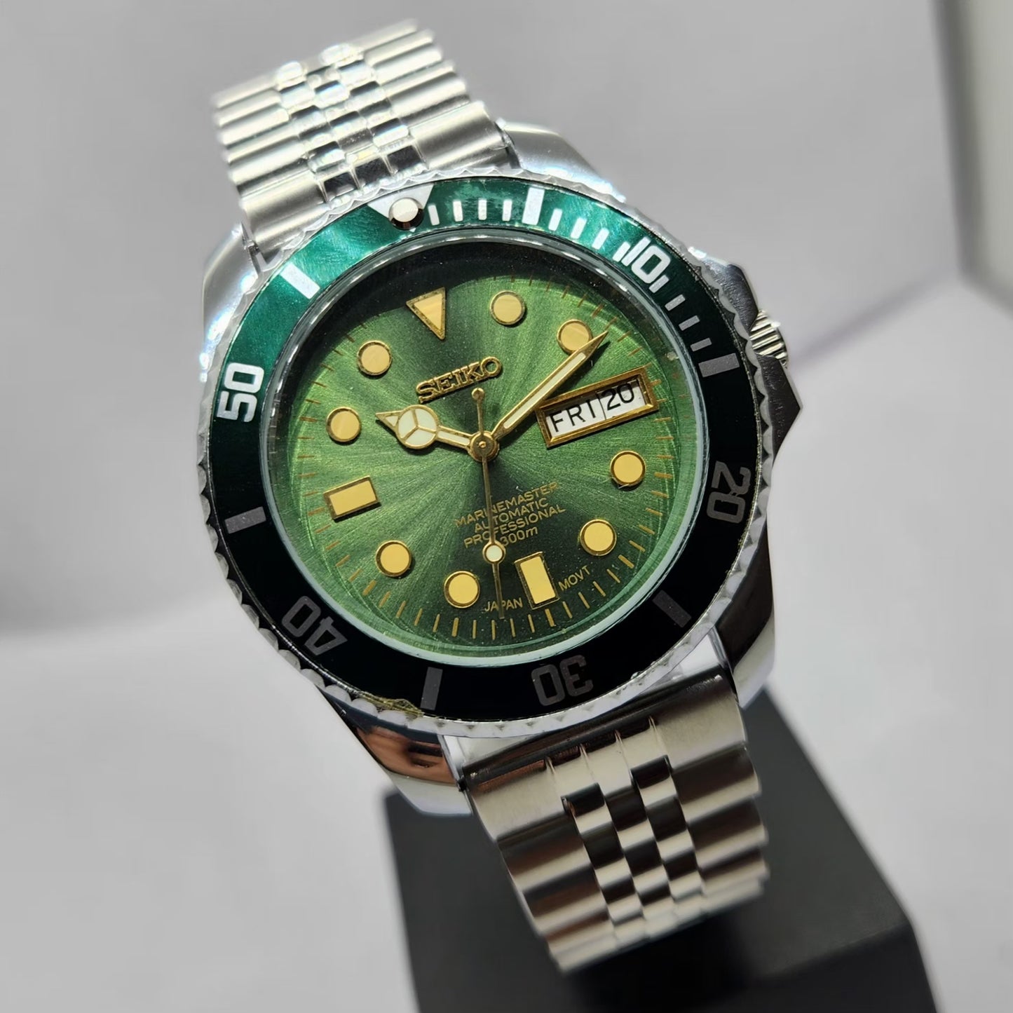Vintage MOD Seiko Sports Automatic Cal. 6309 17 Jewels Green Face Jubilee Bracelet Rotating Bezel Men's Wrist Watch P10