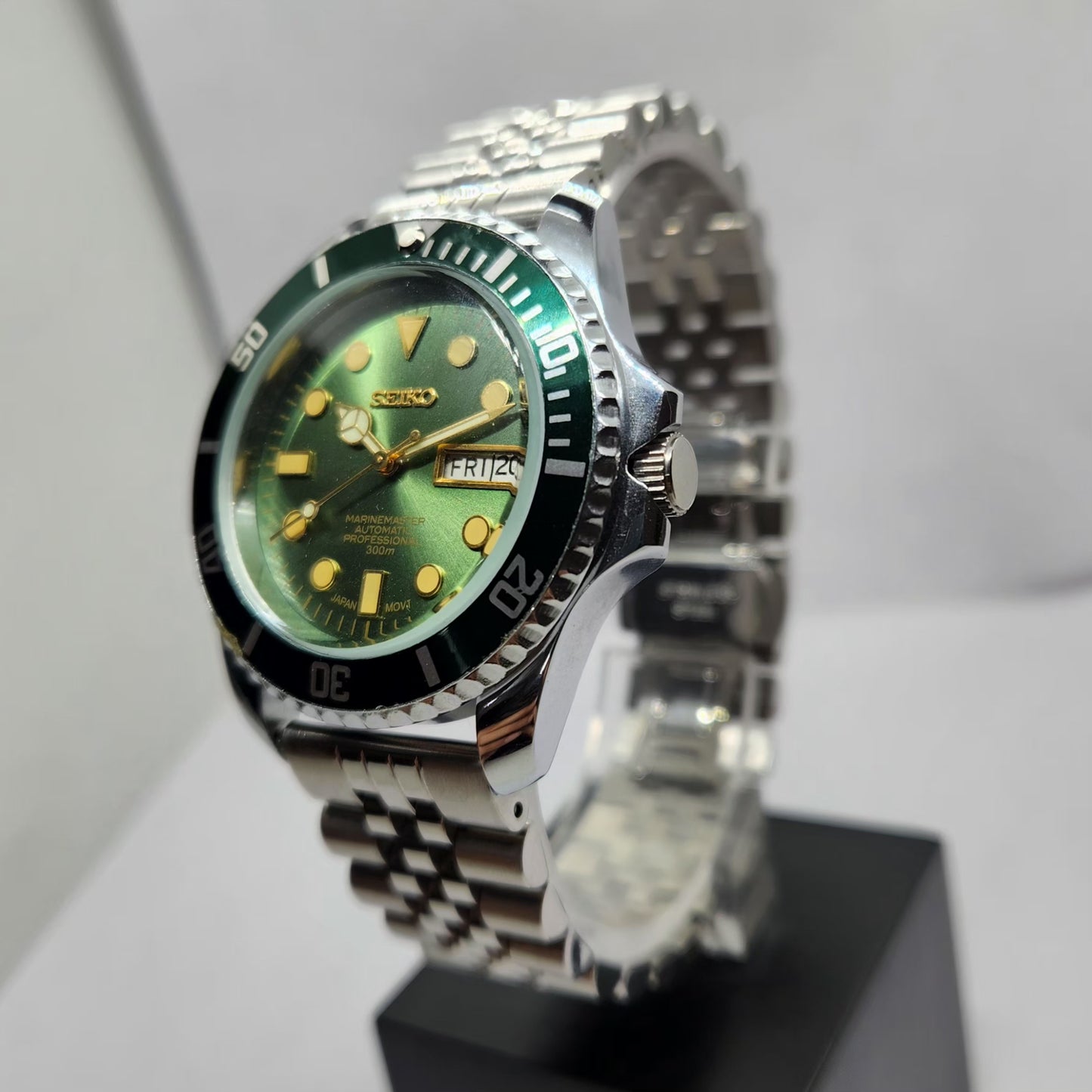 Vintage MOD Seiko Sports Automatic Cal. 6309 17 Jewels Green Face Jubilee Bracelet Rotating Bezel Men's Wrist Watch P10