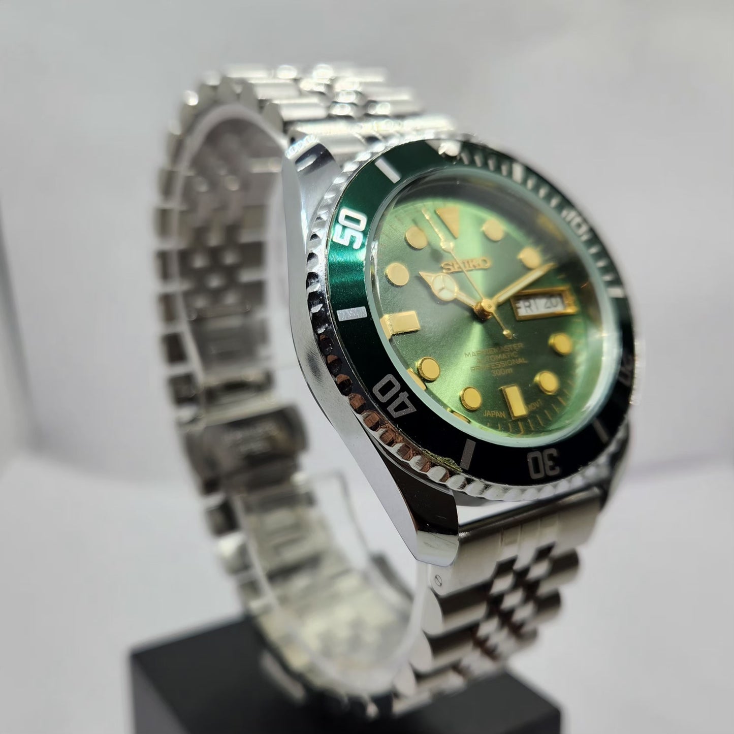 Vintage MOD Seiko Sports Automatic Cal. 6309 17 Jewels Green Face Jubilee Bracelet Rotating Bezel Men's Wrist Watch P10