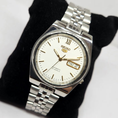 Vintage 2003 Original Seiko 5 Automatic 7S26-0520 White Face 21 Jewels Day-Date Japanese Men's Wrist Watch OG337