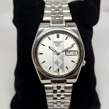 Vintage 1980 Original Seiko 5 Automatic 7S26 Silver Face 21 Jewels Day-Date Japanese Men's Wrist Watch OG339