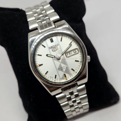 Vintage 1980 Original Seiko 5 Automatic 7S26 Silver Face 21 Jewels Day-Date Japanese Men's Wrist Watch OG339