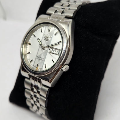 Vintage 1980 Original Seiko 5 Automatic 7S26 Silver Face 21 Jewels Day-Date Japanese Men's Wrist Watch OG339