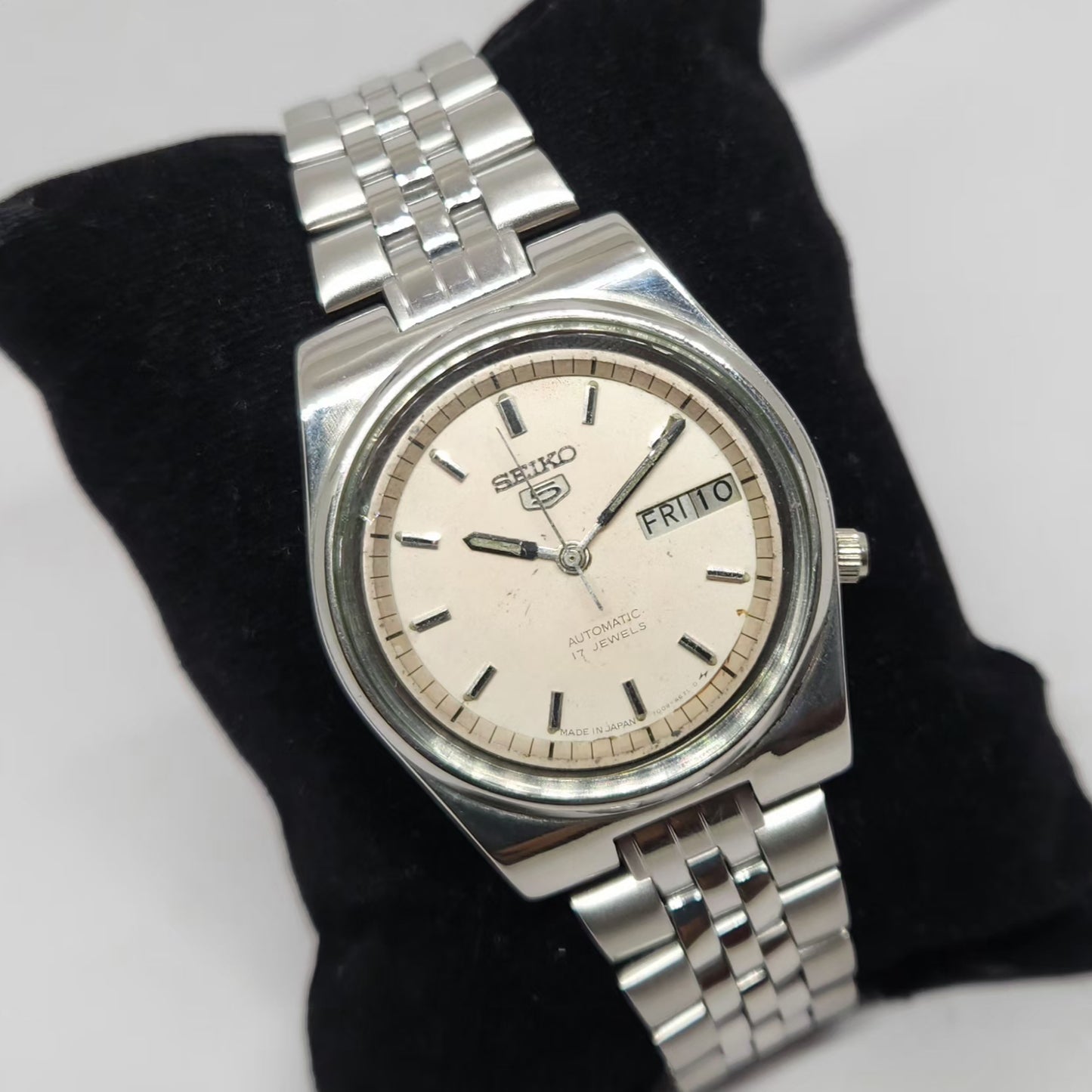 Vintage 1980 Original Seiko 5 Automatic 7009-3040 Cream Face 17 Jewels Day-Date Japanese Men's Wrist Watch OG340