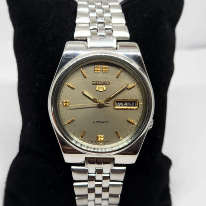 Vintage 1980 Original Seiko 5 Automatic 7009-876A Grey Face 17 Jewels Day-Date Japanese Men's Wrist Watch OG342