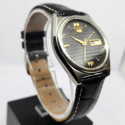 Vintage 1973 Original Seiko 5 Automatic 7019-8180 Black Face 21 Jewels Day-Date Japanese Men's Wrist Watch OG364