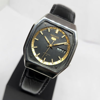 Vintage 1981 Original Seiko 5 Automatic 7009-5210 Black Face 17 Jewels Day-Date Japanese Men's Wrist Watch OG365