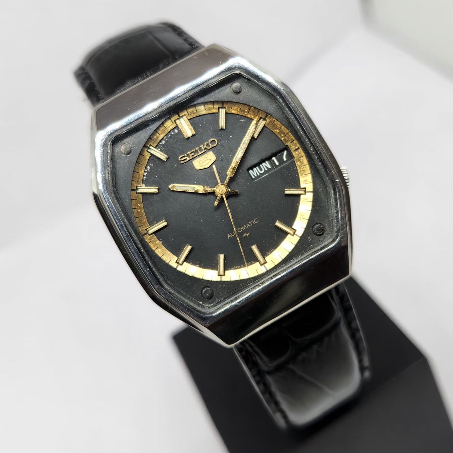 Vintage 1981 Original Seiko 5 Automatic 7009-5210 Black Face 17 Jewels Day-Date Japanese Men's Wrist Watch OG365