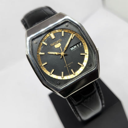 Vintage 1981 Original Seiko 5 Automatic 7009-5210 Black Face 17 Jewels Day-Date Japanese Men's Wrist Watch OG365