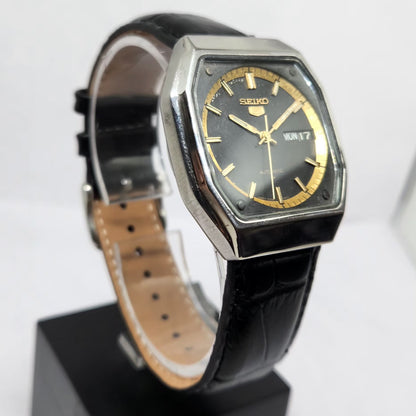 Vintage 1981 Original Seiko 5 Automatic 7009-5210 Black Face 17 Jewels Day-Date Japanese Men's Wrist Watch OG365